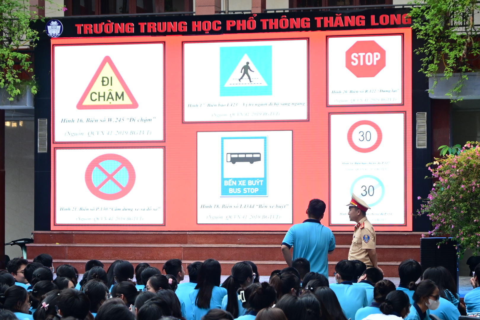 Công an quận Ngô Quyền tổ chức buổi tuyên truyền TTATGT cho hơn 1.100 học sinh Trường THPT Thăng Long